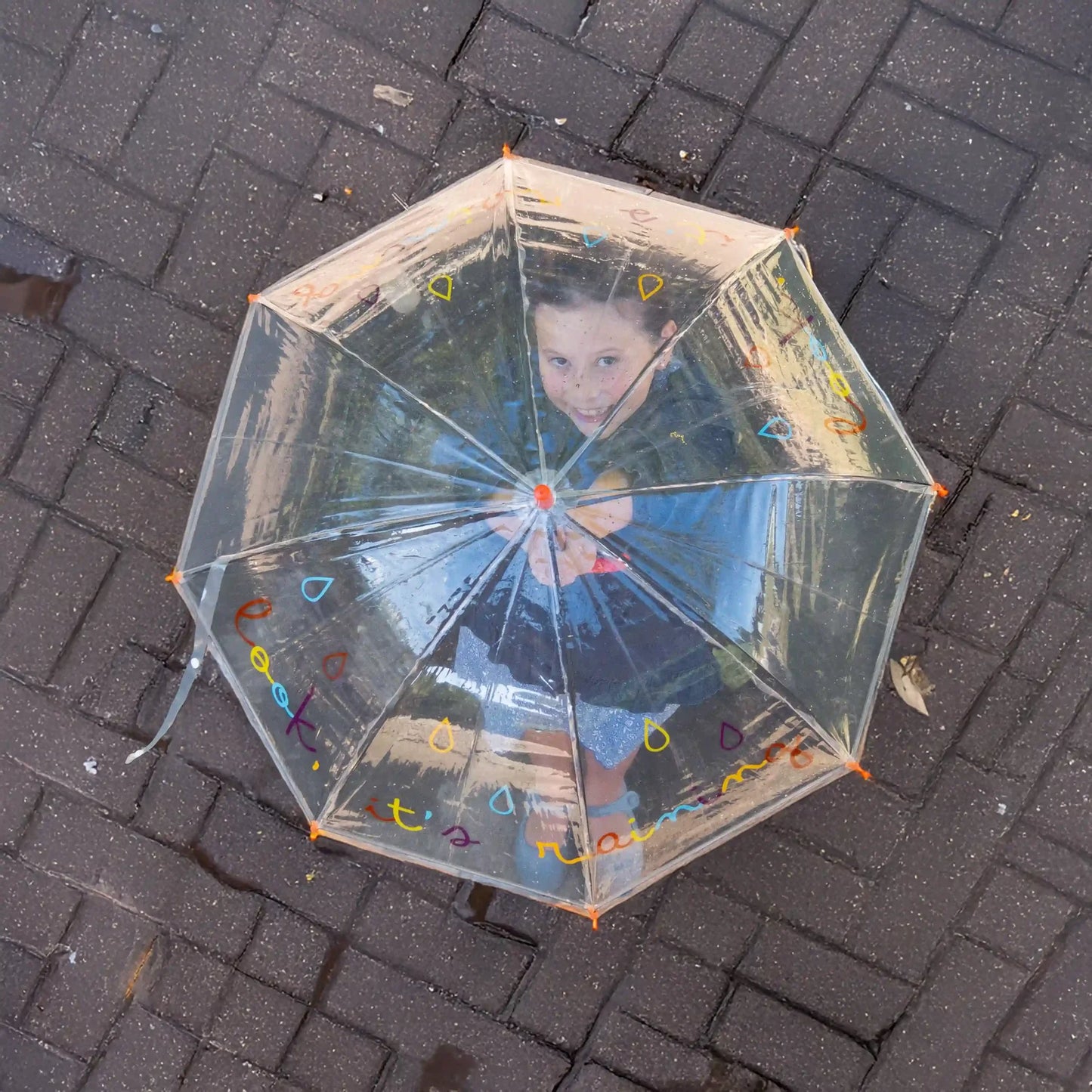 Ombrello - Look it's raining