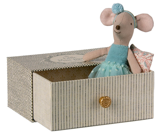 Topina ballerina nel lettino