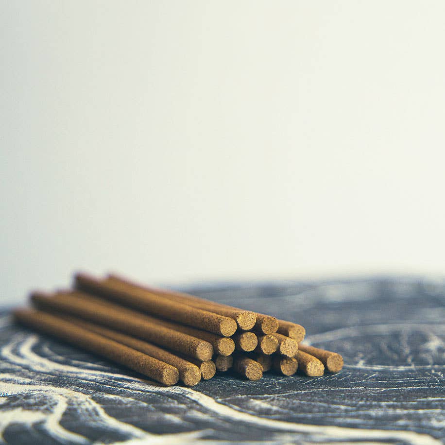 Incenso naturale Ritual (sandalo, agarwood, chiodi di garofano, rosa)
